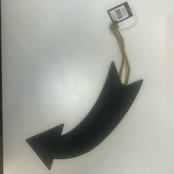 Creative Co-op Blackboard Arrow hanging. KK95 - Picture 1 of 2